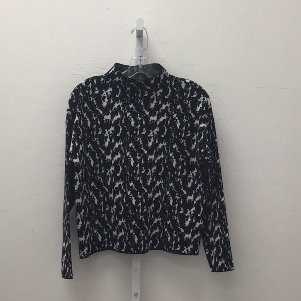 PHILOSOPHY-XS-BLACK AND WHIT SWEATER-SOFT